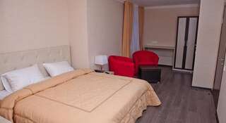 Гостиница Travel Пермь Двухместный номер «Комфорт» с 1 кроватью или 2 отдельными кроватями-1